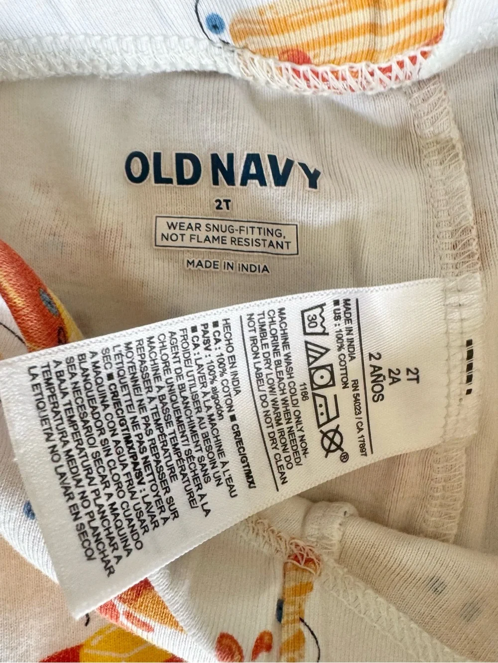 Old Navy tears odors